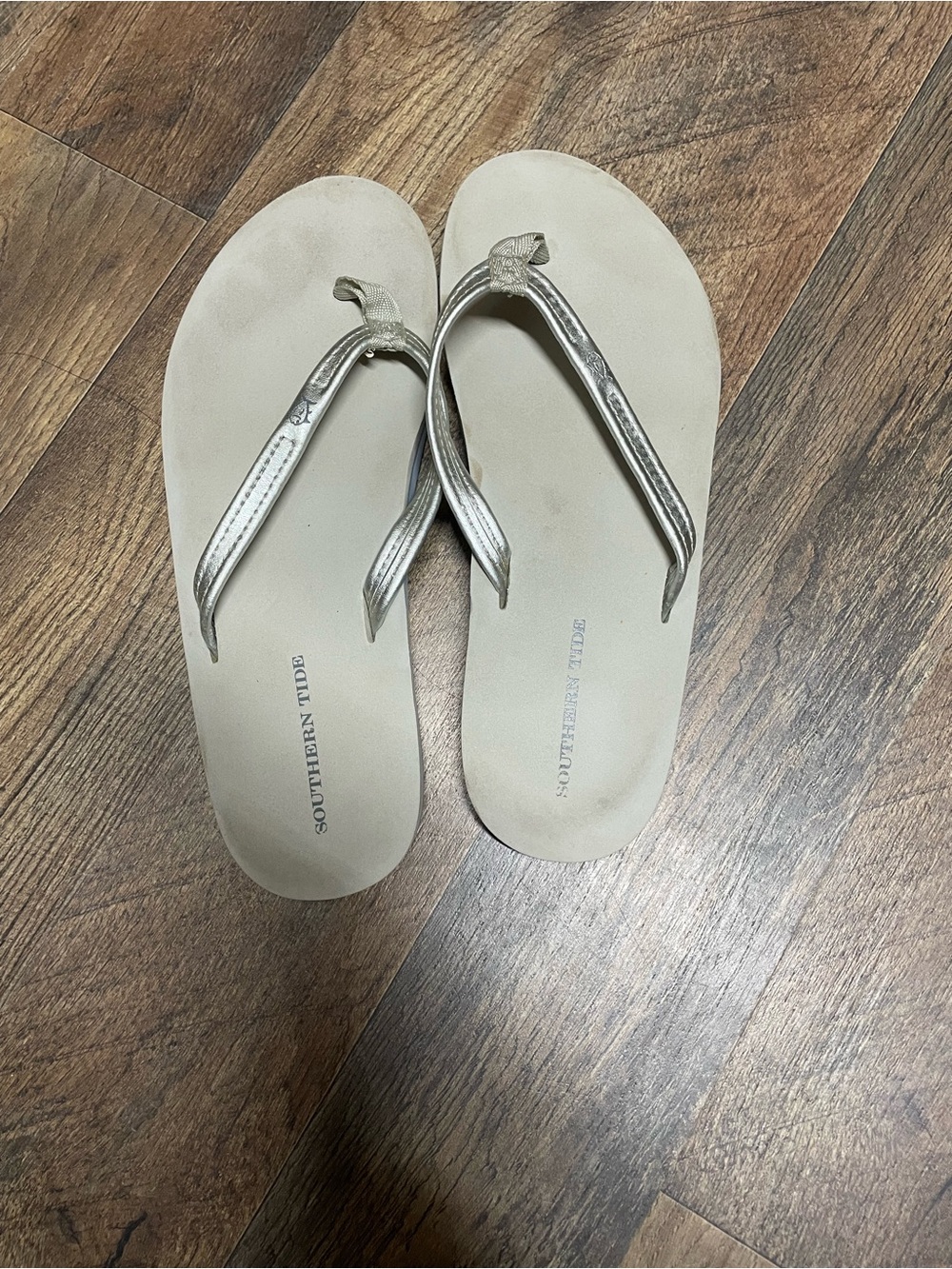 Southern Tide Women's Gold Metallic Flip Flop Sandals